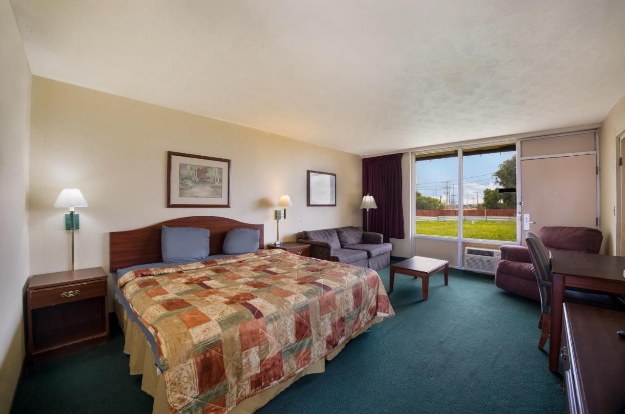 Travelodge By Wyndham Hotel