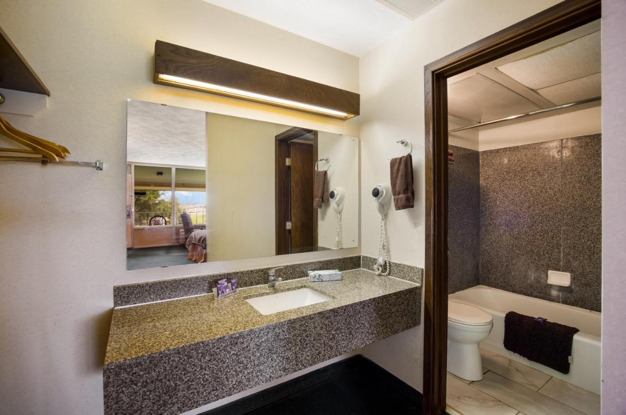 Travelodge By Wyndham Hotel 2*